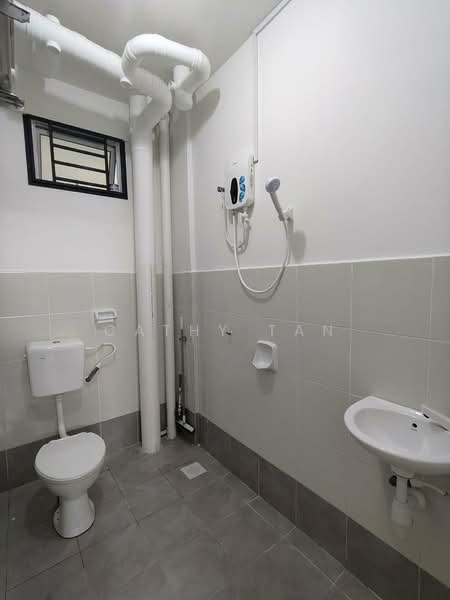 Flat for Sale at PANGSAPURI PULAI MUTIARA 3 - Cathy Tan - Bathroom - PropertyGuru.com.my