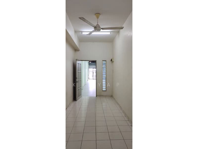 Shop for Rent in Jalan Klang Lama (Old Klang Road) (Kuala Lumpur) - KK Yap - Interior - PropertyGuru.com.my