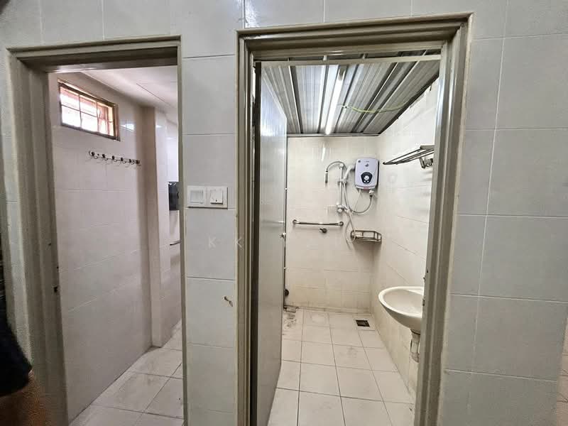Shop for Rent in Jalan Klang Lama (Old Klang Road) (Kuala Lumpur) - KK Yap - Bathroom - PropertyGuru.com.my