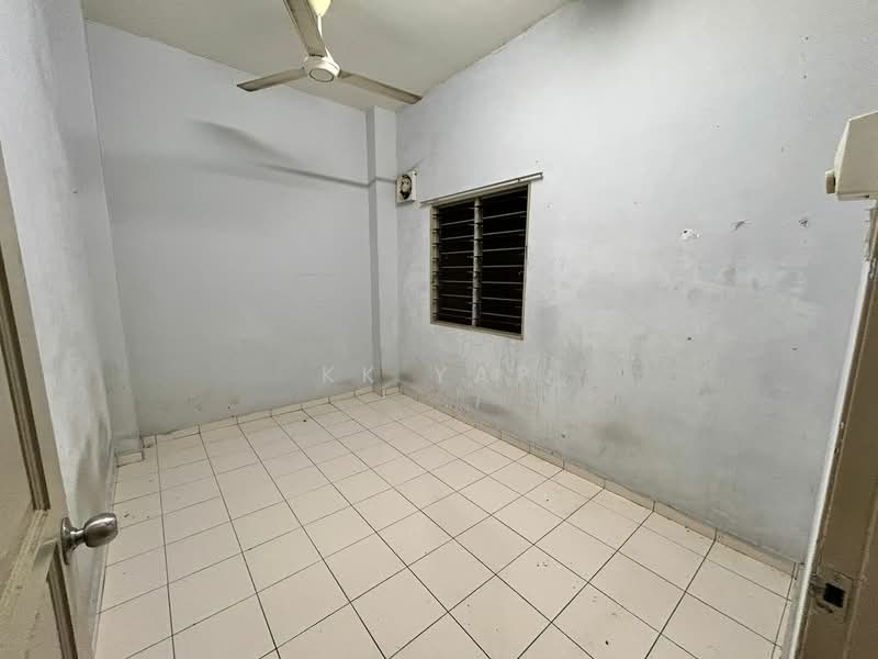 Shop for Rent in Jalan Klang Lama (Old Klang Road) (Kuala Lumpur) - KK Yap - Interior - PropertyGuru.com.my