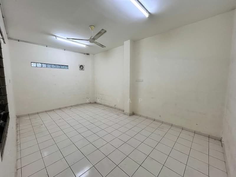 Shop for Rent in Jalan Klang Lama (Old Klang Road) (Kuala Lumpur) - KK Yap - Interior - PropertyGuru.com.my