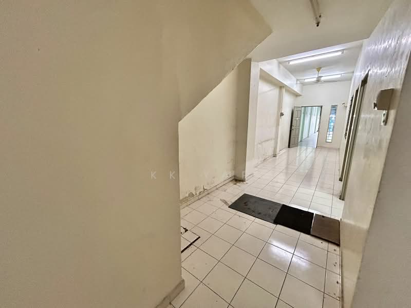 Shop for Rent in Jalan Klang Lama (Old Klang Road) (Kuala Lumpur) - KK Yap - Interior - PropertyGuru.com.my
