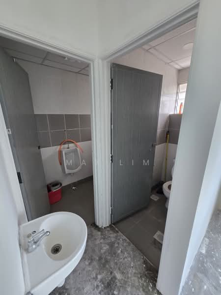 Shop for Rent in Fettes Park (Tanjung Tokong) - Max Lim - Bathroom - PropertyGuru.com.my