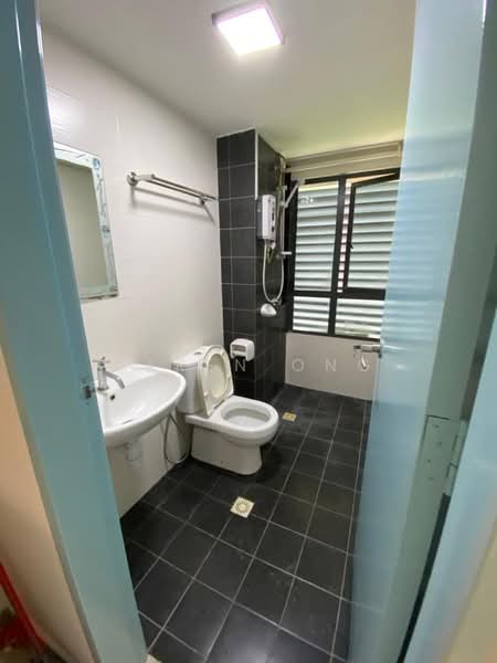 Servis Apartment untuk Disewa di Subang Soho (One Soho) - Karen Ong - Bathroom - PropertyGuru.com.my