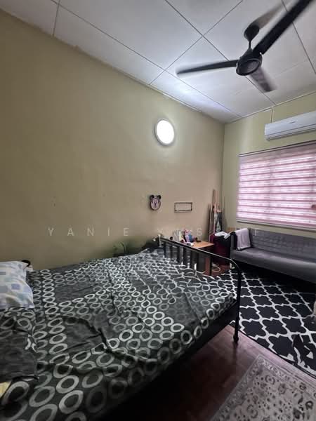 2-storey Terraced House for Sale in Bandar Kinrara Seksyen 1 (Bandar Kinrara) - Yanie Yussuf - Bedroom - PropertyGuru.com.my