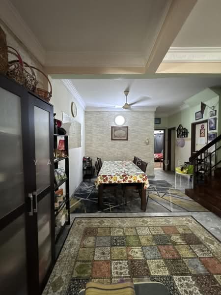 2-storey Terraced House for Sale in Bandar Kinrara Seksyen 1 (Bandar Kinrara) - Yanie Yussuf - Dining Room - PropertyGuru.com.my