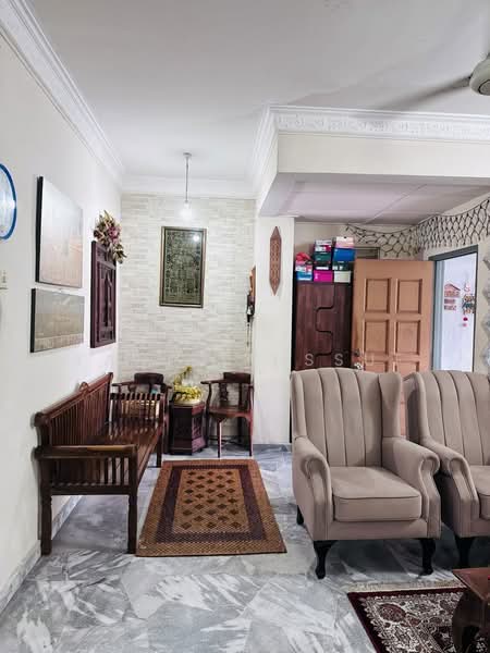 2-storey Terraced House for Sale in Bandar Kinrara Seksyen 1 (Bandar Kinrara) - Yanie Yussuf - Living Room - PropertyGuru.com.my