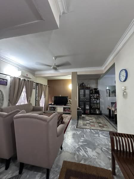 2-storey Terraced House for Sale in Bandar Kinrara Seksyen 1 (Bandar Kinrara) - Yanie Yussuf - Living Room - PropertyGuru.com.my