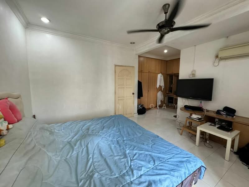 Rumah Teres 2 Tingkat untuk Dijual di Taman Molek (Johor Bahru) - Kelvin Koay - Bedroom - PropertyGuru.com.my