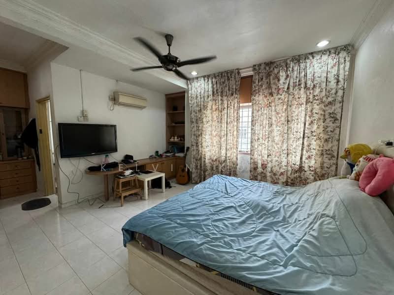 Rumah Teres 2 Tingkat untuk Dijual di Taman Molek (Johor Bahru) - Kelvin Koay - Bedroom - PropertyGuru.com.my