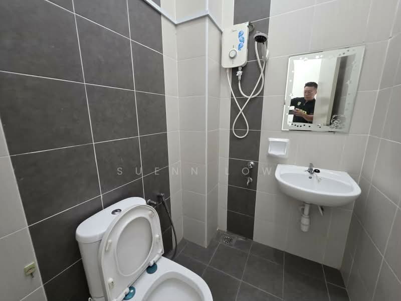 Rumah Teres 2 Tingkat untuk Dijual di Taman Dato Onn (Johor Bahru) - Suenn Low - Bathroom - PropertyGuru.com.my