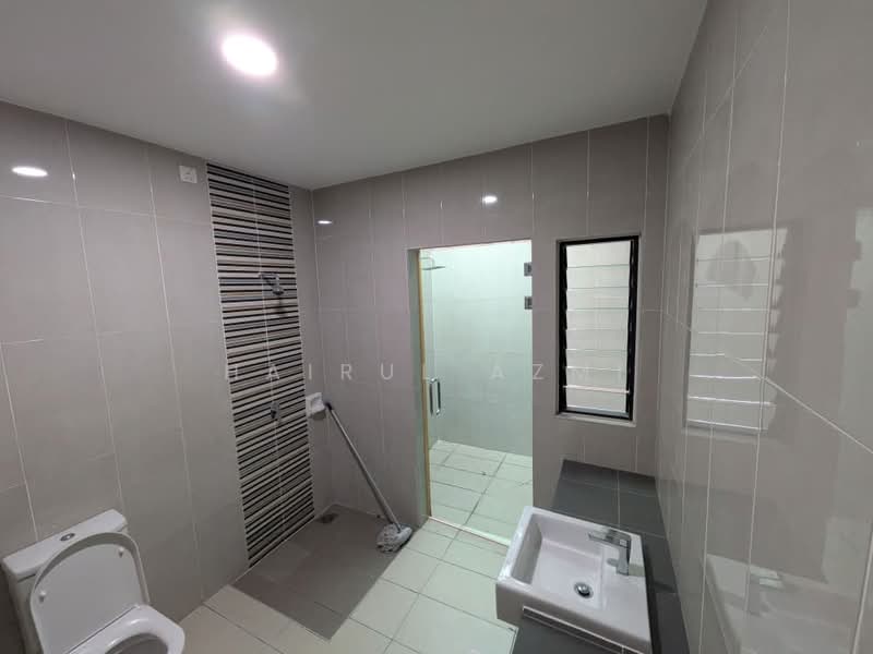 Rumah Berkembar untuk Dijual di Antara Gapi (Ulu Yam) - Hairul Azmi - Bathroom - PropertyGuru.com.my