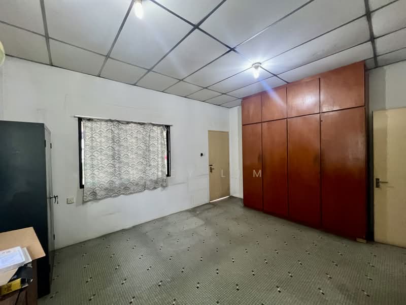 Bungalow for Sale in Taman Seputeh (Seputeh) - Joey Lim - Bedroom - PropertyGuru.com.my