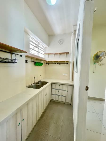 Kondominium untuk Disewa di Surin Condominium - V. Goh - Kitchen - PropertyGuru.com.my