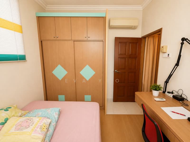 1.5-storey Terraced House for Sale in Taman Molek (Johor Bahru) - Eva Yeo - Bedroom - PropertyGuru.com.my