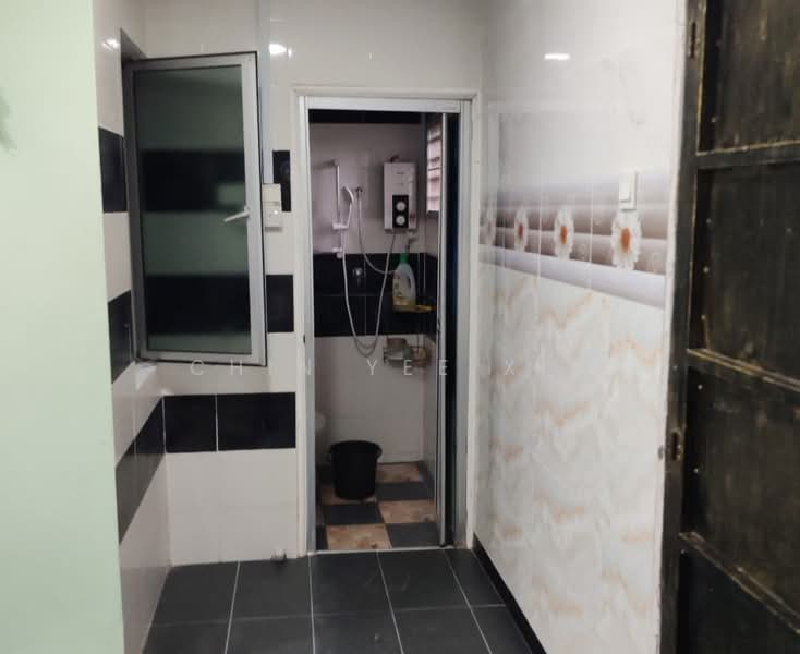 Rumah Teres 2 Tingkat untuk Dijual di Taman Daya (Kepong) - Chin Yee Xin - Bathroom - PropertyGuru.com.my