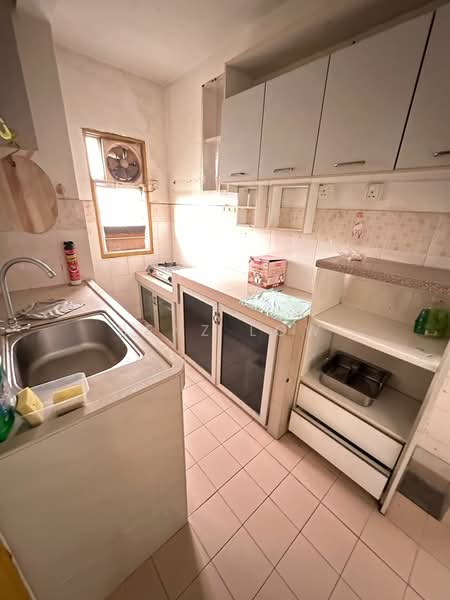 Pangsapuri untuk Disewa di Pangsapuri Permai - Benz Low - Kitchen - PropertyGuru.com.my
