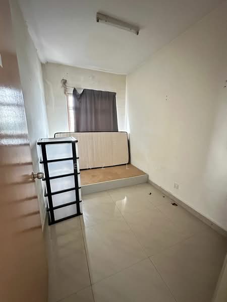 Pangsapuri untuk Disewa di Pangsapuri Permai - Benz Low - Bedroom - PropertyGuru.com.my
