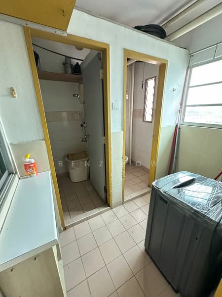 Pangsapuri untuk Disewa di Pangsapuri Permai - Benz Low - Bathroom - PropertyGuru.com.my