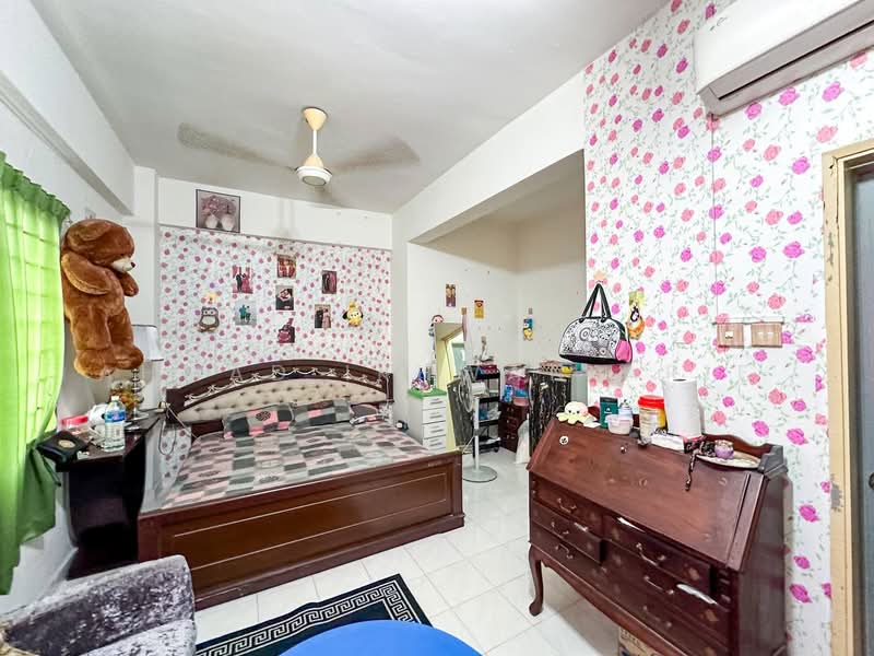 Condominium for Sale at Greenpark - Ahmad Ikhwan Arif - Bedroom - PropertyGuru.com.my