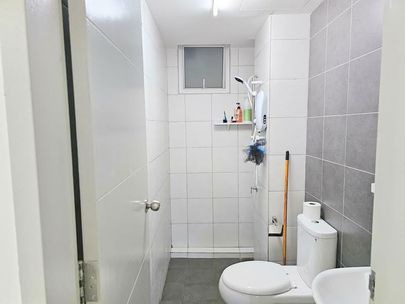 Kondominium untuk Dijual di Fairview Residence - Angie Khoo - Bathroom - PropertyGuru.com.my