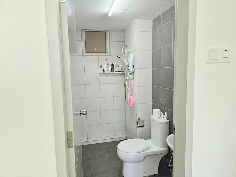 Kondominium untuk Dijual di Fairview Residence - Angie Khoo - Bathroom - PropertyGuru.com.my