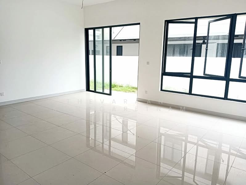 Cluster House for Sale in Kota Emerald (Rawang) - Thevaraani Kanagaretnam - Living Room - PropertyGuru.com.my