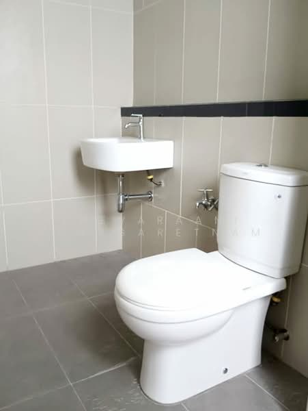 Cluster House for Sale in Kota Emerald (Rawang) - Thevaraani Kanagaretnam - Bathroom - PropertyGuru.com.my