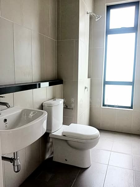 Cluster House for Sale in Kota Emerald (Rawang) - Thevaraani Kanagaretnam - Bathroom - PropertyGuru.com.my