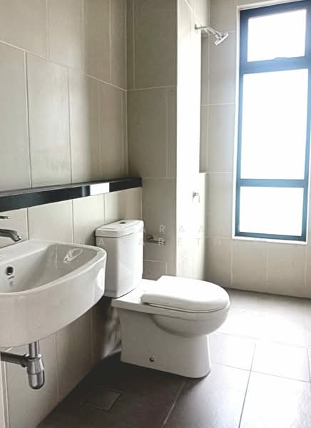 Cluster House for Sale in Kota Emerald (Rawang) - Thevaraani Kanagaretnam - Bathroom - PropertyGuru.com.my