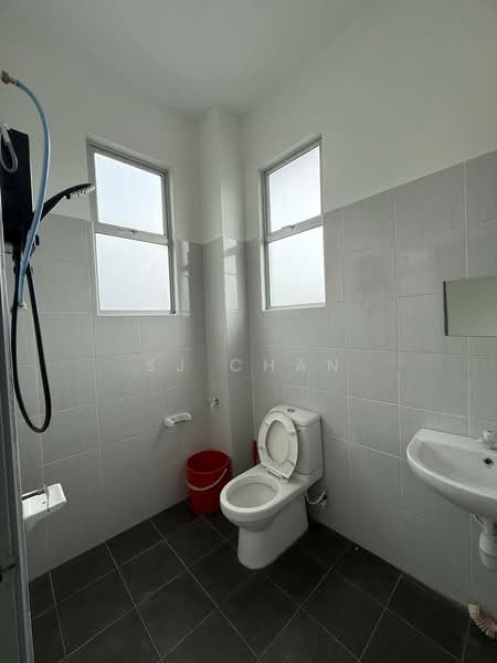 Rumah Berkembar untuk Disewa di Kelapa Sawit (Kulai) - SJ CHAN - Bathroom - PropertyGuru.com.my