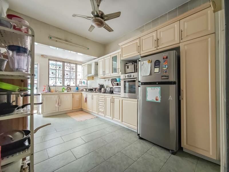 2.5-storey Terraced House for Sale in Bandar Sri Damansara (Selangor) - Ammeer Nadzrai - Kitchen - PropertyGuru.com.my