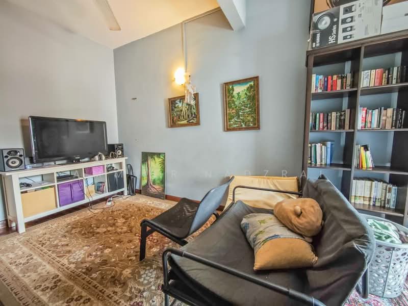 2.5-storey Terraced House for Sale in Bandar Sri Damansara (Selangor) - Ammeer Nadzrai - Living Room - PropertyGuru.com.my