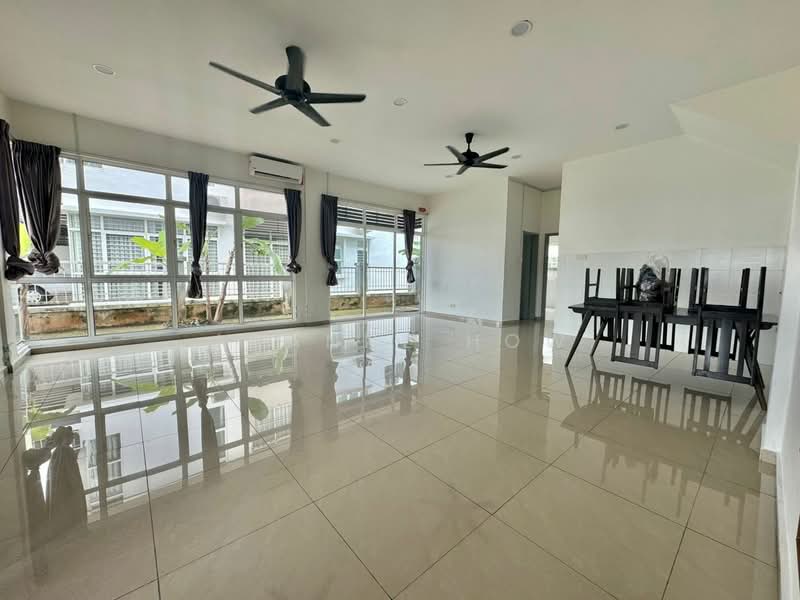 Semi-Detached House for Sale in Tiara Melaka Golf & Country Club (Ayer Keroh) - Joanne How - Living Room - PropertyGuru.com.my