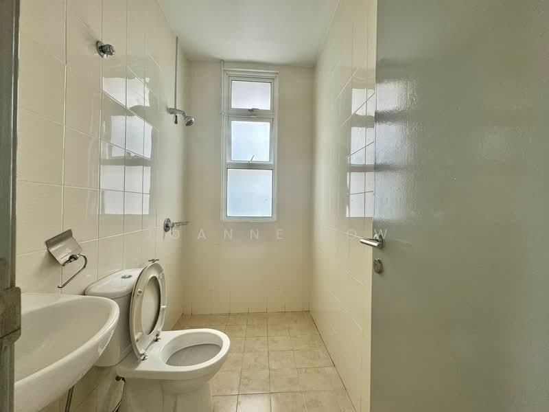 Semi-Detached House for Sale in Tiara Melaka Golf & Country Club (Ayer Keroh) - Joanne How - Bathroom - PropertyGuru.com.my
