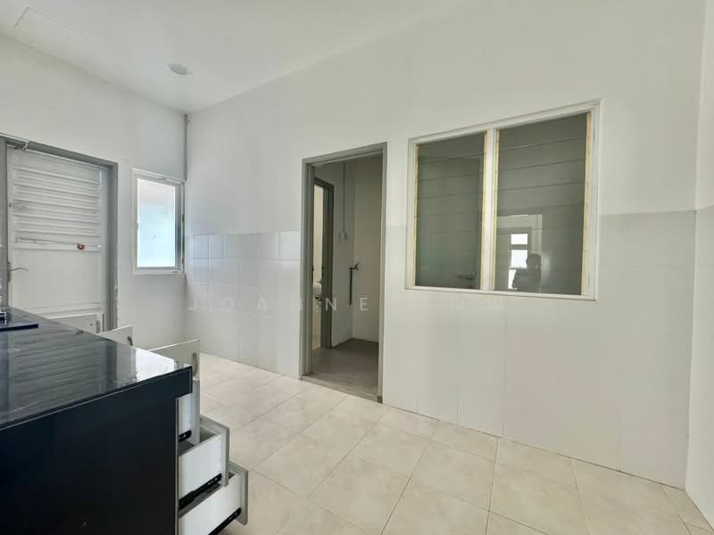 Semi-Detached House for Sale in Tiara Melaka Golf & Country Club (Ayer Keroh) - Joanne How - Kitchen - PropertyGuru.com.my