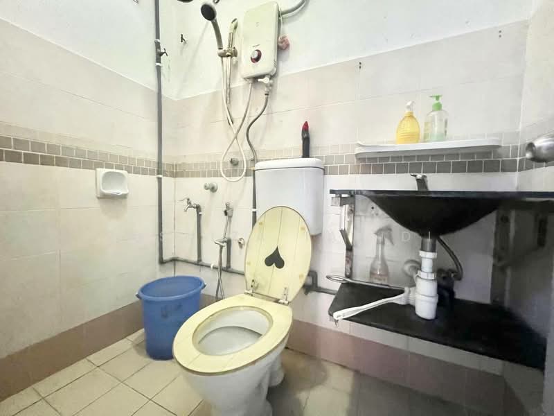 2-storey Terraced House for Sale in Bandar Seri Putra (Bangi) - Rosniza Tanidi - Bathroom - PropertyGuru.com.my