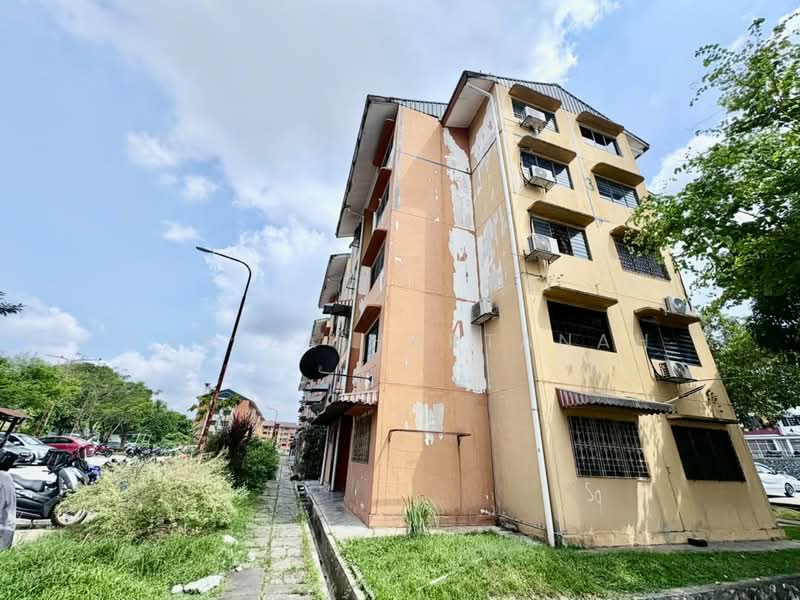 Rumah Flat untuk Dijual di Flat PKNS Seksyen 8 - Sariza Hartanah - Exterior - PropertyGuru.com.my
