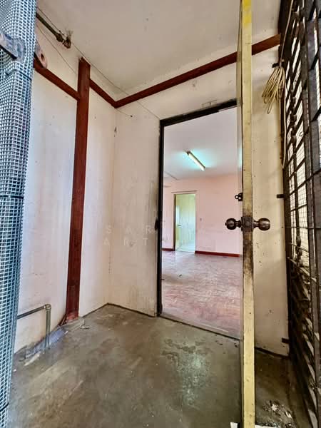 Rumah Flat untuk Dijual di Flat PKNS Seksyen 8 - Sariza Hartanah - Entrance - PropertyGuru.com.my