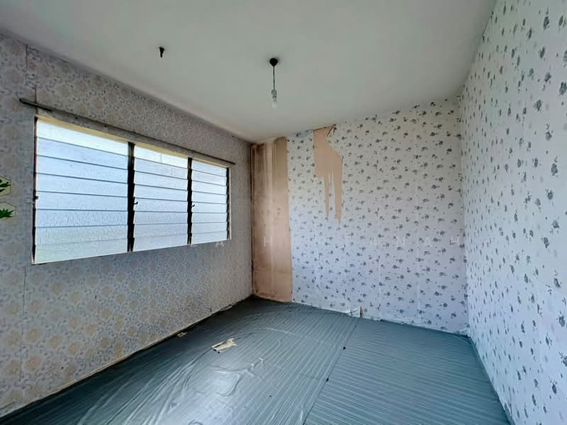 Rumah Flat untuk Dijual di Flat PKNS Seksyen 8 - Sariza Hartanah - Interior - PropertyGuru.com.my