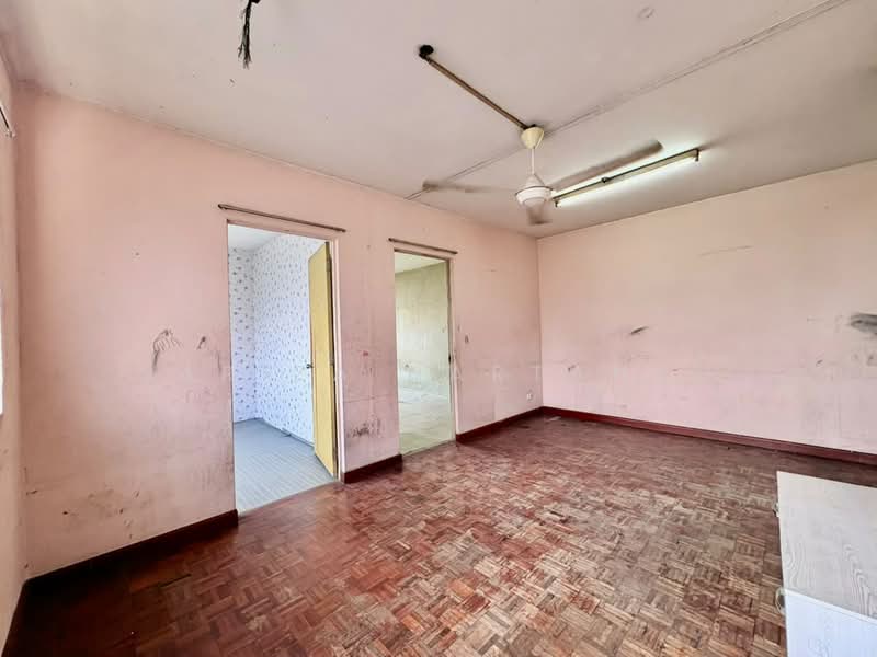 Rumah Flat untuk Dijual di Flat PKNS Seksyen 8 - Sariza Hartanah - Interior - PropertyGuru.com.my
