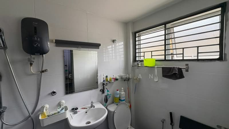 Rumah Teres 2 Tingkat untuk Dijual di Taman Wilayah Selayang (Selayang) - Eliz Chan - Bathroom - PropertyGuru.com.my