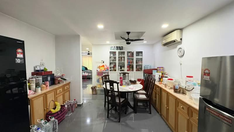 Rumah Teres 2 Tingkat untuk Dijual di Taman Wilayah Selayang (Selayang) - Eliz Chan - Living Room - PropertyGuru.com.my