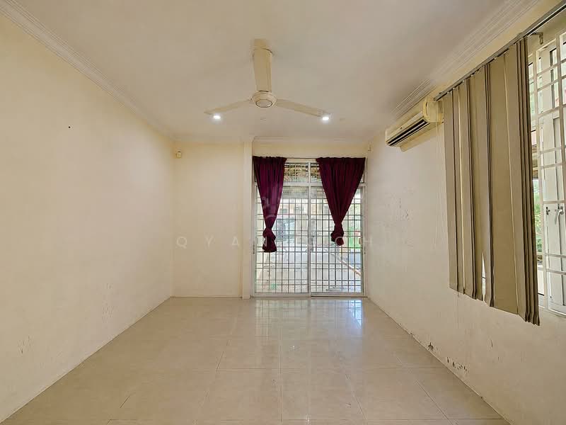 Rumah Berkembar untuk Dijual di Taman Brown (Gelugor) - Qyan Goh - Living Room - PropertyGuru.com.my