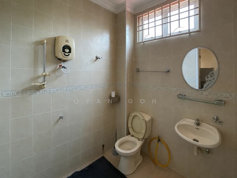 Rumah Berkembar untuk Dijual di Taman Brown (Gelugor) - Qyan Goh - Bathroom - PropertyGuru.com.my