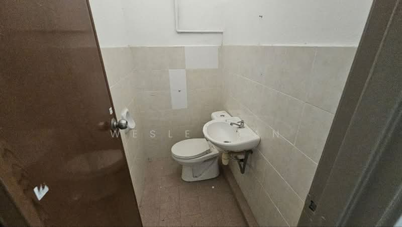 Shop for Rent in Taman Paya Rumput Utama (Paya Rumput) - Wesley Tan - Bathroom - PropertyGuru.com.my