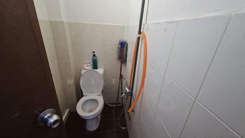 Shop for Rent in Taman Paya Rumput Utama (Paya Rumput) - Wesley Tan - Bathroom - PropertyGuru.com.my