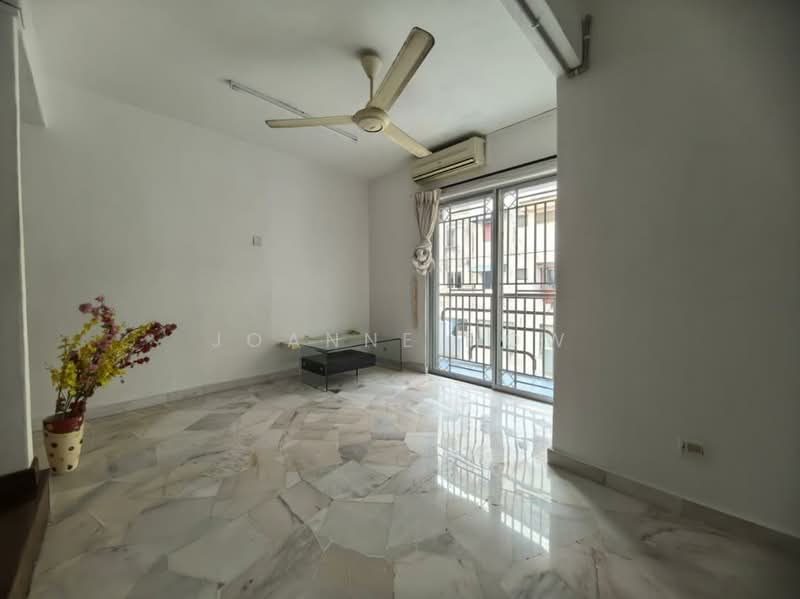 Pangsapuri untuk Dijual di Kota Laksamana Utama - Joanne How - Living Room - PropertyGuru.com.my