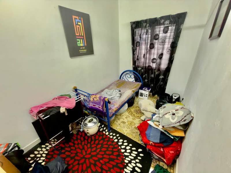 2-storey Terraced House for Sale in Kampung Tasik Tambahan (Ampang) - Azrul Ismail - Bedroom - PropertyGuru.com.my