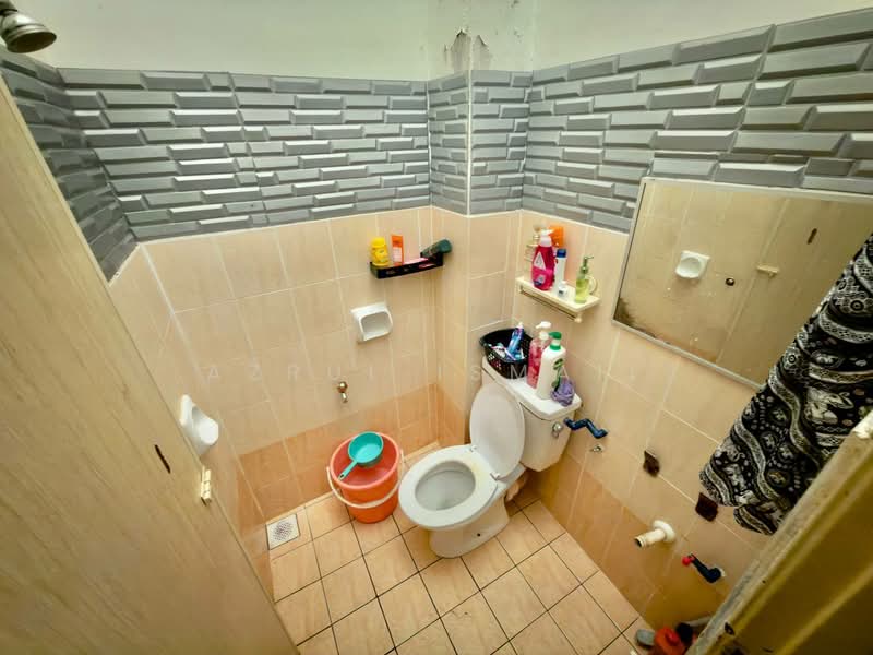 2-storey Terraced House for Sale in Kampung Tasik Tambahan (Ampang) - Azrul Ismail - Bathroom - PropertyGuru.com.my